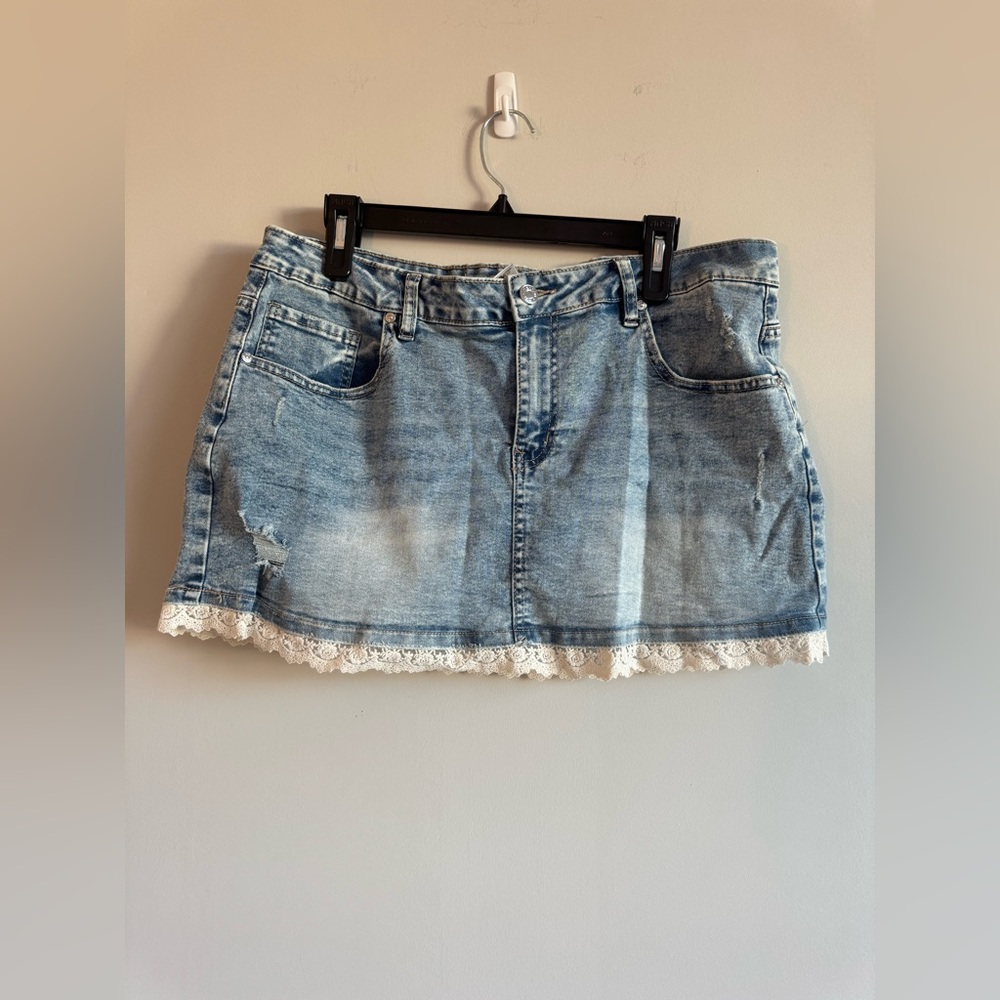 NWOT Madden Girl Denim Floral Lace Mini Short Blue Cotton Spring Summer Skirt